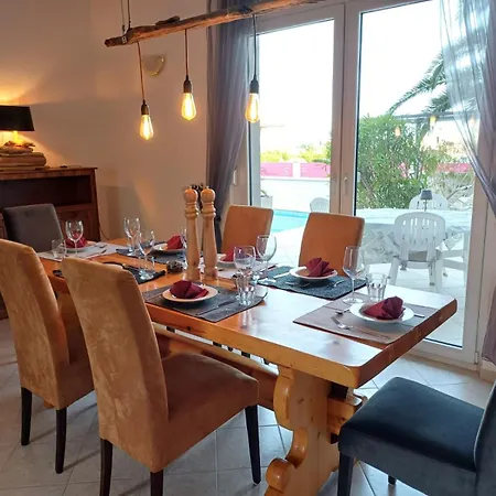 Großzügige, helle Ferienwohnung in Liznjan / Istrien / Kroatien m. Pool Exterior foto
