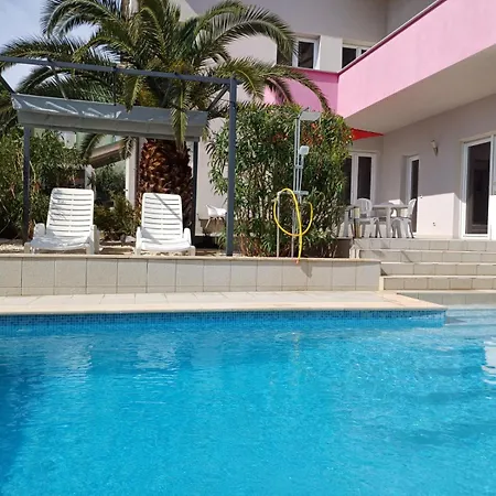 Großzügige, helle Ferienwohnung in Liznjan / Istrien / Kroatien m. Pool Exterior foto