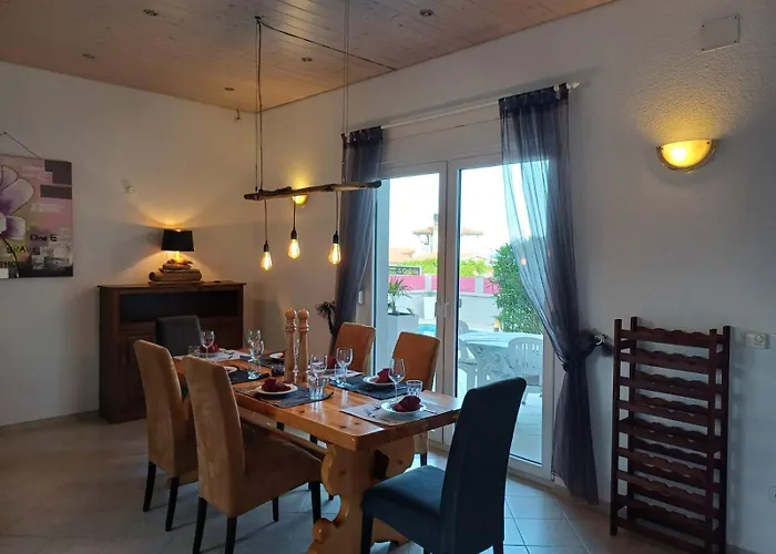 Traum Ferienwohnung Mit Pool Am Meer, Kroatien, Istrien, Liznjan Bis 6 Personen, Urlaub An Der Adria