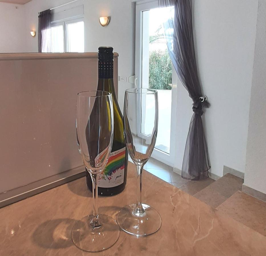 Adria Dream: Seaside With Pool In Istrian Apartment