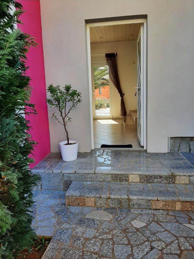 Adria Dream: Seaside With Pool In Istrian Apartment