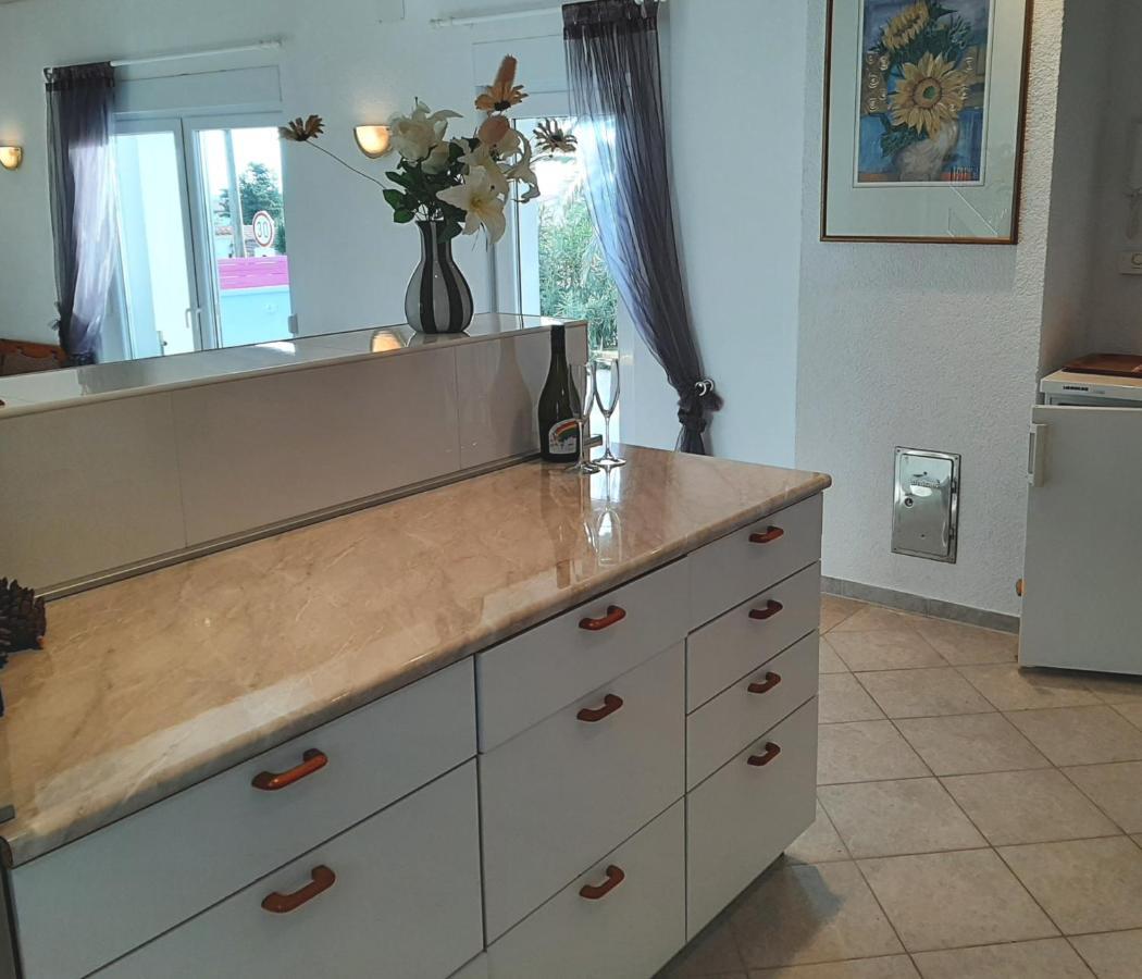 Adria Dream: Seaside With Pool In Istrian Apartment Liznjan